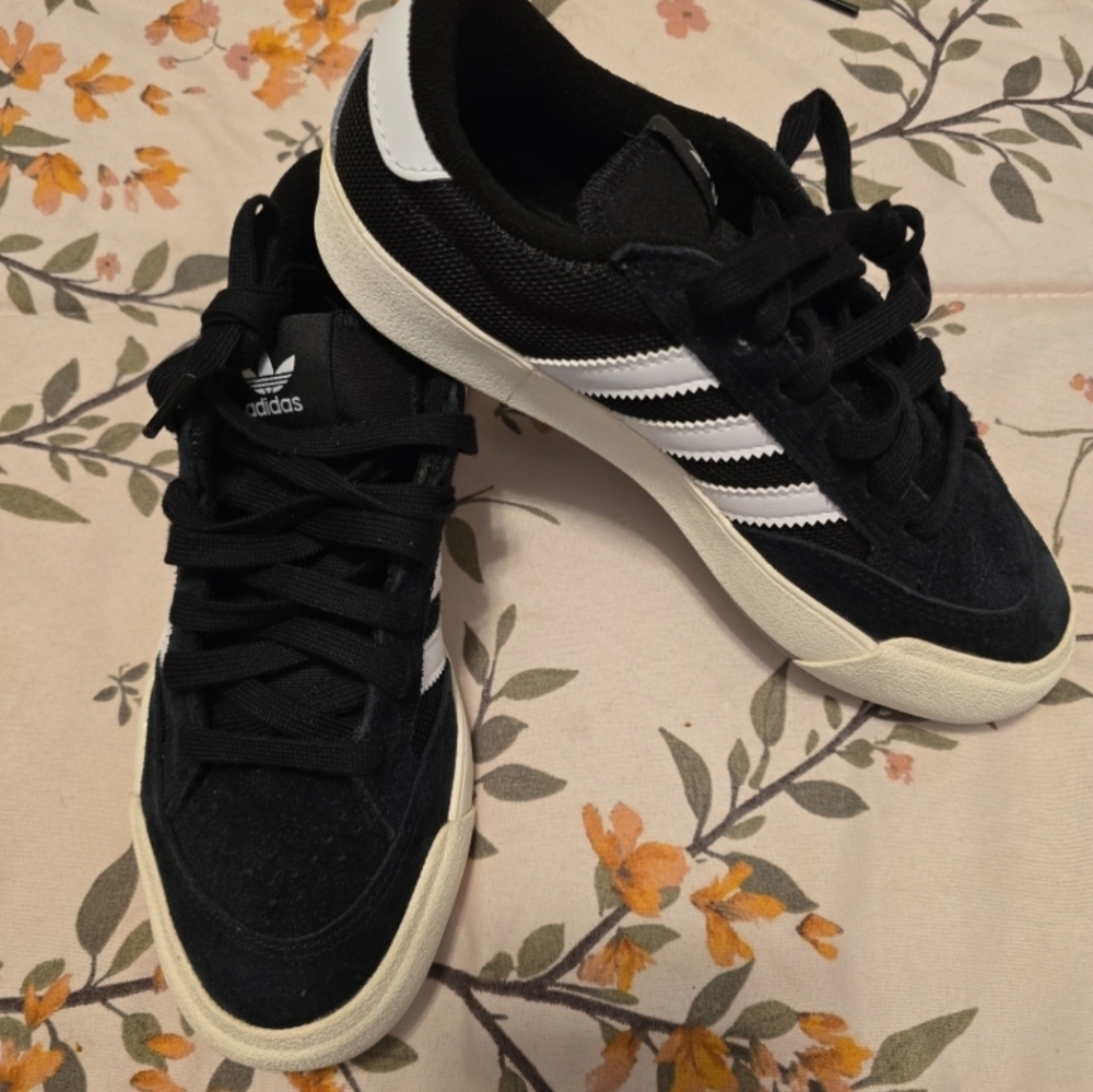 Adidas NORA sneaker, Tennis Shoe NWOT